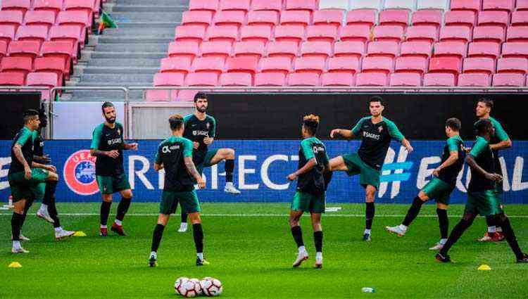 Cristiano Ronaldo não treina com reservas após classificação de Portugal -  Superesportes