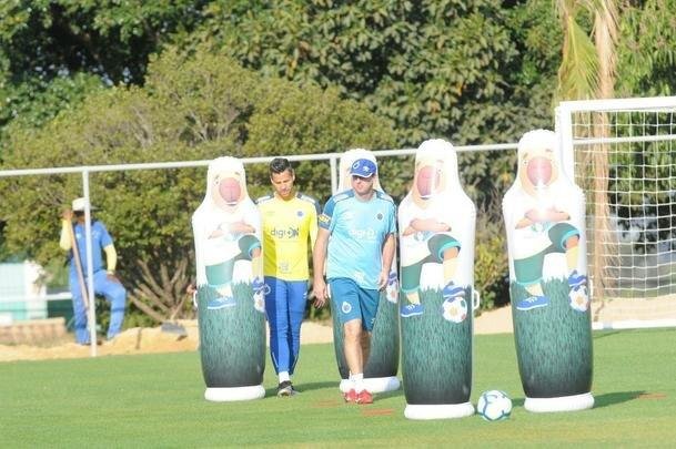 Galeria de fotos do treino do Cruzeiro nesta sexta-feira (6/9), na Toca da Raposa II