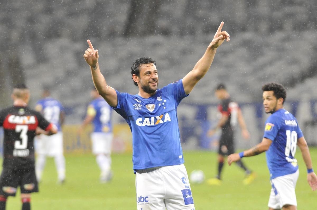 No segundo tempo, Fred marcou duas vezes e ampliou vantagem do Cruzeiro para 3 a 0
