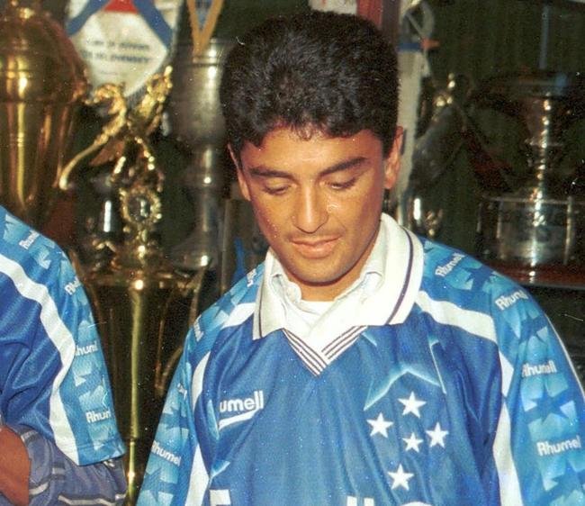 Bebeto (1997) - Ao lado de Gonalves e Donizete Pantera, Bebeto foi contratado como grande estrela para a disputa do Mundial de Clubes de 1997. O ex-atacante da Seleo Brasileira e os outros colegas foram recebidos com festa no Aeroporto da Pampulha, em Belo Horizonte. O projeto, no entanto, no deu certo. O trio no conseguiu ajudar a Raposa, que acabou derrotada pelo Borussia Dortmund, da Alemanha, por 2 a 0. Aquele foi o nico jogo do trio com a camisa celeste. 