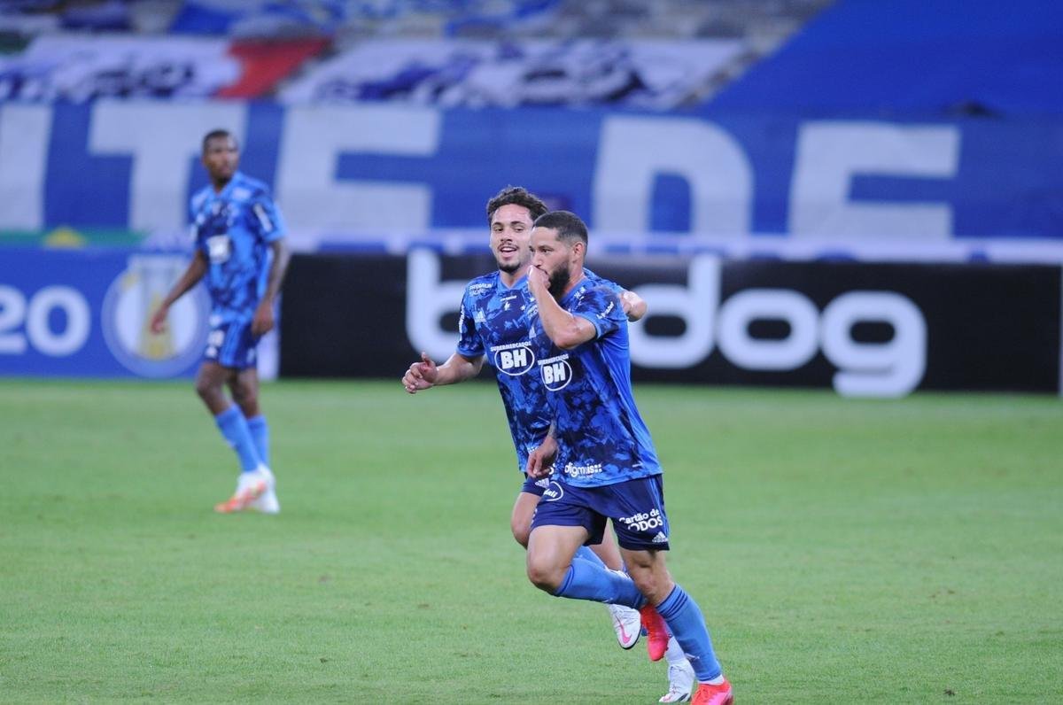 Fotos do duelo entre Cruzeiro e Amrica, pela Srie B, no Mineiro