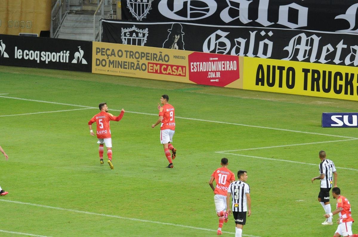 No segundo tempo, o Tombense saiu na frente, com gol de pnalti de Rubens. Logo depois, Sasha empatou para o Galo, aps falha pontual do goleiro Felipe. 
