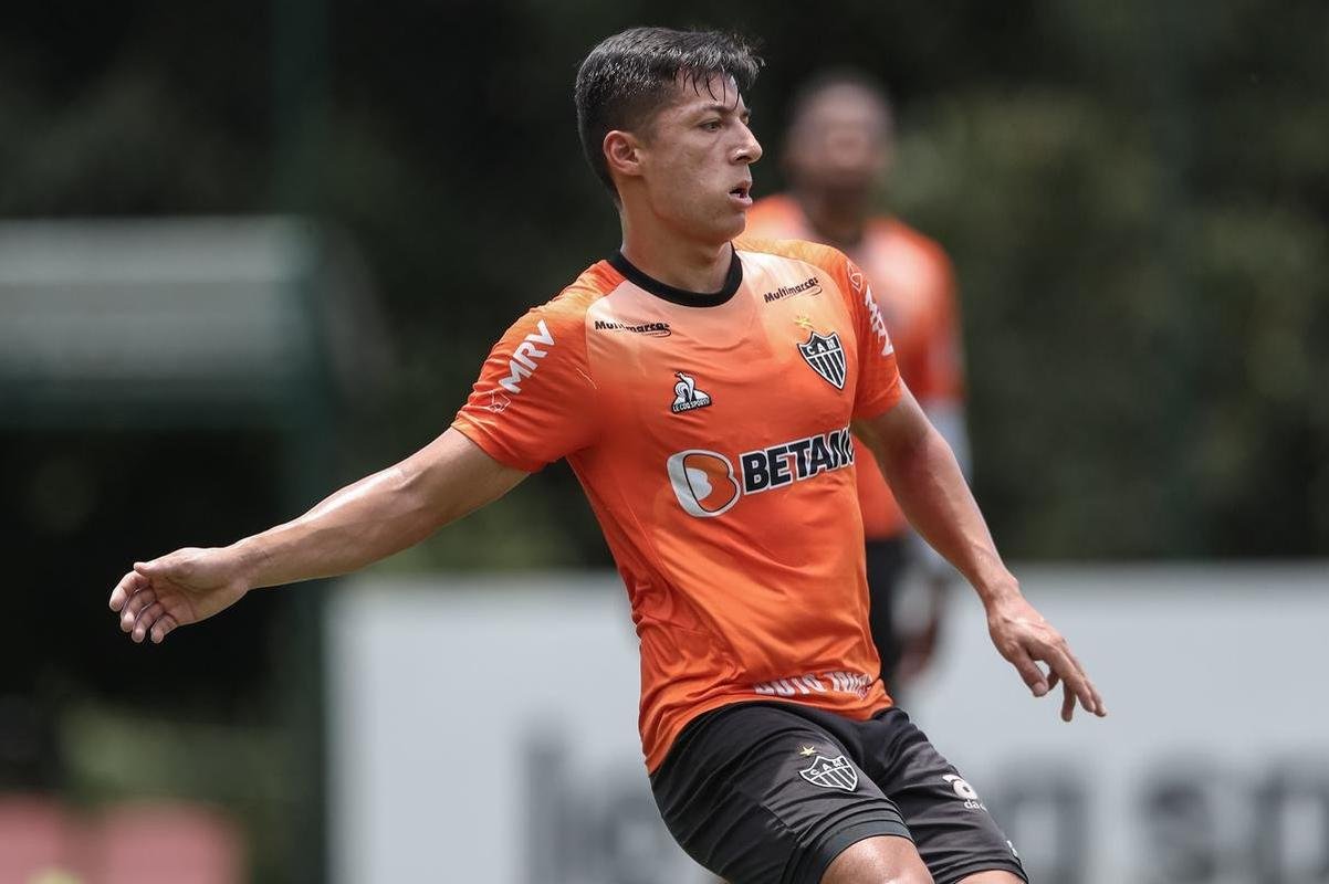 Aps a vitria por 2 a 1 sobre o Cuiab, neste domingo (24), pelo Campeonato Brasileiro, o elenco do Atltico se reapresentou e treinou na tarde desta segunda-feira (25), na Cidade do Galo, em Vespasiano. As atividades visaram o duelo de volta da semifinal da Copa do Brasil, contra o Fortaleza, que ocorrer na quarta-feira (27). Por ter vencido o jogo de ida por 4 a 0, no Mineiro, o Galo tem vaga encaminhada na deciso do principal torneio mata-mata do pas.