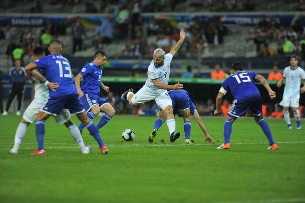 Fotos do duelo entre Argentina e Paraguai, no Mineiro, pela Copa Amrica