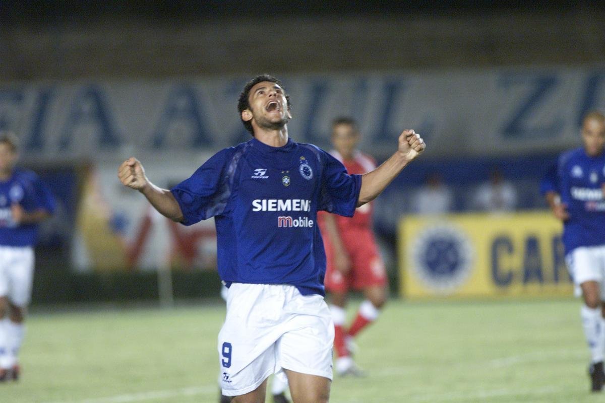 Fred em ao pelo Cruzeiro entre 2004 e 2005