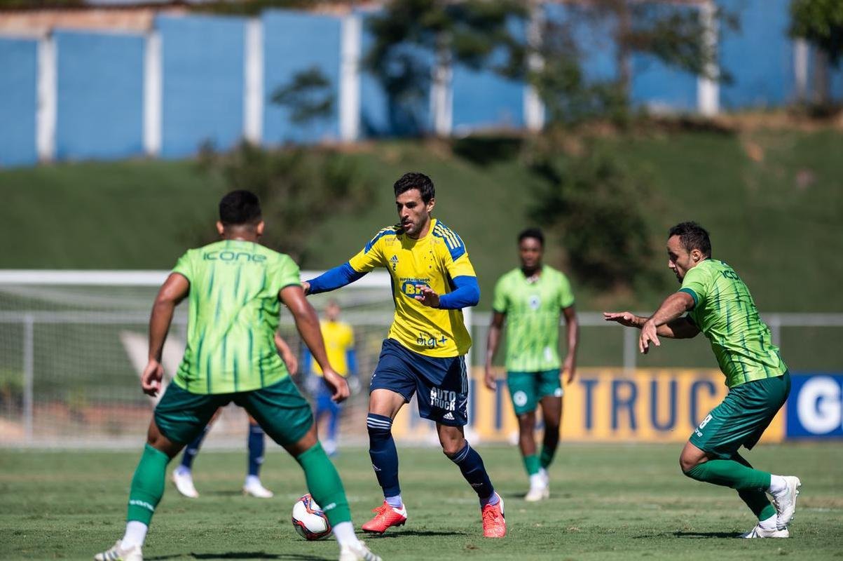Cruzeiro empatou por 1 a 1 com o Boavista-RJ em jogo-treino realizado neste sbado (22/5), na Toca da Raposa II. Rafael Sobis marcou o gol celeste, enquanto Douglas Pedroso fez para a equipe do Rio de Janeiro.
