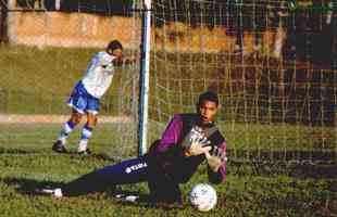 Goleiro Dida treina na Toca da Raposa I em 1996, ano em que vivia grande momento pelo Cruzeiro