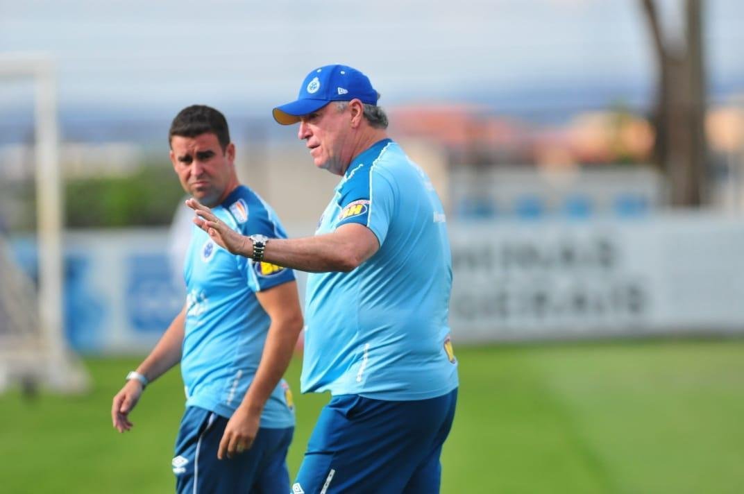 Tcnico Abel Braga comandou atividade fechada  imprensa na Toca da Raposa II