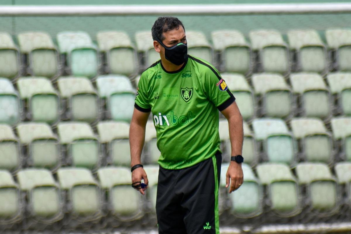 Fotos do treino do Amrica nesta sexta-feira (19), no CT Lanna Drumond, antes de viajar ao Rio de Janeiro para enfrentar o Fluminense