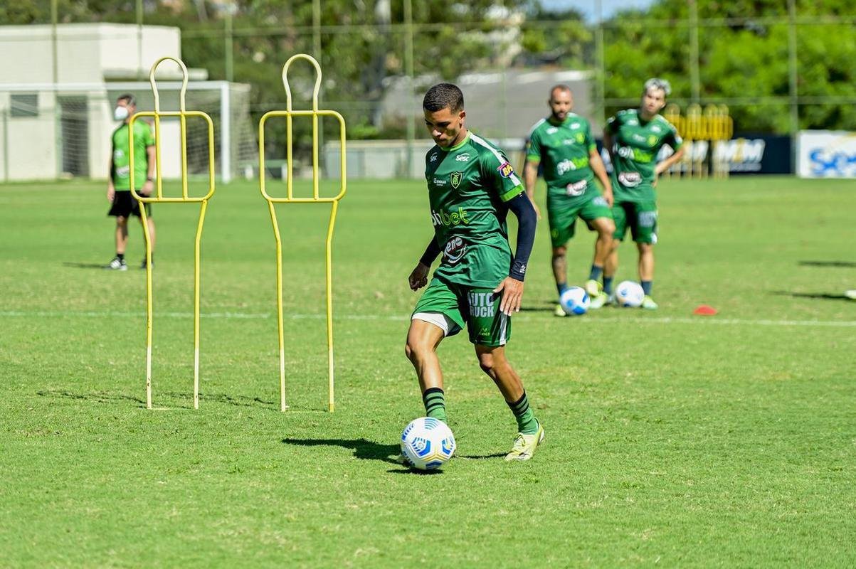 O Amrica realizou, nesta segunda-feira (28), o ltimo treino no CT Lanna Drumond, em Belo Horizonte, antes da viagem ao Paraguai para enfrentar o Guaran, pela Copa Libertadores.