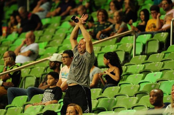 Fotos do duelo entre Amrica e Caldense, no Independncia, pela primeira rodada do Mineiro