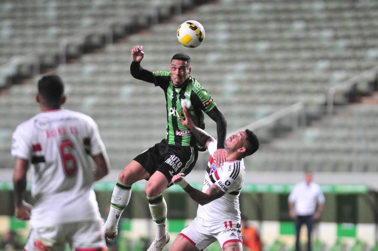 Fotos da partida entre Amrica e So Paulo, nesta quinta-feira (18), no Independncia, em Belo Horizonte, pelas quartas de final da Copa do Brasil.