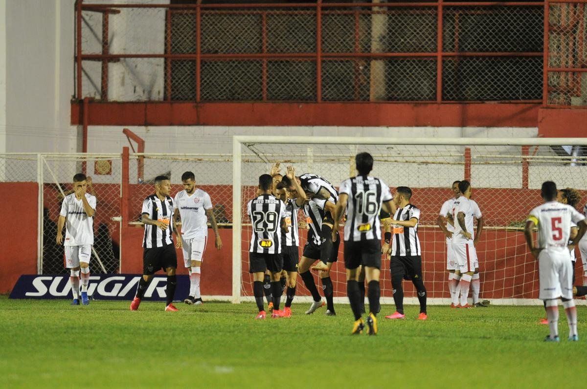 Villa Nova e Atltico se enfrentaram no Alapo do Bonfim, em Nova Lima, pelo Campeonato Mineiro