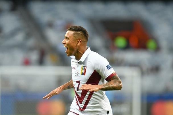 Imagens da partida entre Bolvia e Venezuela