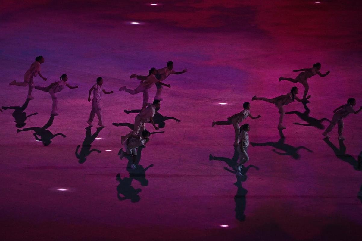 Imagens da cerimnia de abertura dos Jogos Olmpicos de 2020, no Estdio Olmpico de Tquio