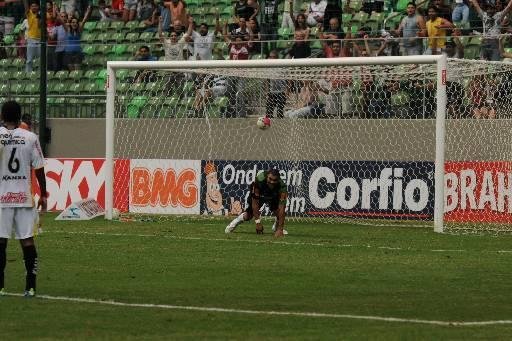 Na sua primeira partida com a camisa do América, Agenor balançou as redes; o Coelho bateu o Criciúma por 3 a 0, no Independência