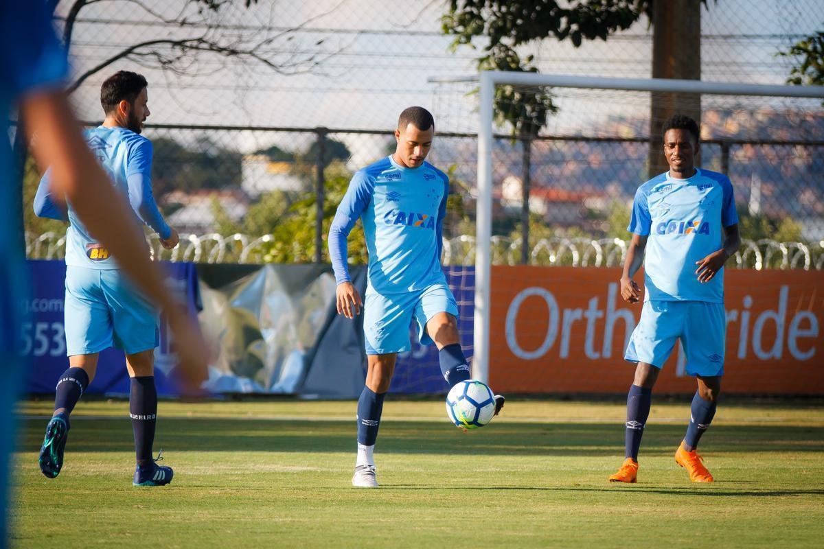 Cruzeiro encerrou preparao para jogo com Palmeiras em treino fechado na Toca da Raposa II