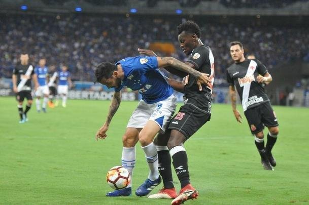 Fotos do primeiro tempo do duelo entre Cruzeiro e Vasco, no Mineiro, pela Copa Libertadores
