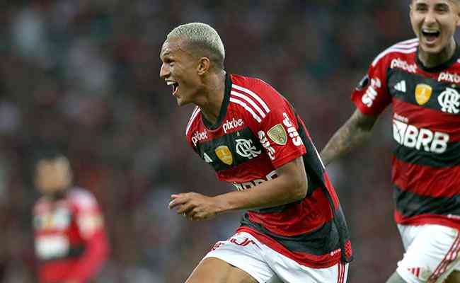 Wesley dá a volta por cima e ajuda Flamengo na Libertadores