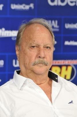 Cruzeiro apresentou o volante Jadson e o lateral-direito Luis Orejuela, primeiros reforos para a temporada