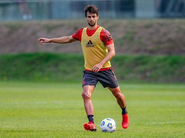 Rodrigo Caio: zagueiro se recupera de uma inflamação após passar por artroscopia no joelho e não enfrentará o Atlético.