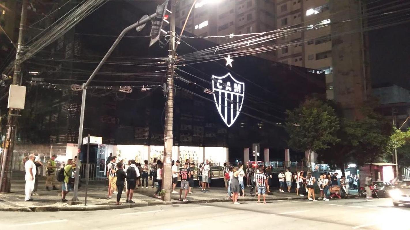 Festa da torcida do Atltico pela conquista do tricampeonato mineiro. Torcedores foram  sede do clube, em Lourdes, na regio Centro-Sul de BH, para celebrar a vitria sobre o Cruzeiro na final nica