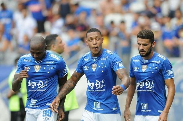 No segundo tempo, David ampliou a vitria do Cruzeiro para 2 a 0, em belo gol