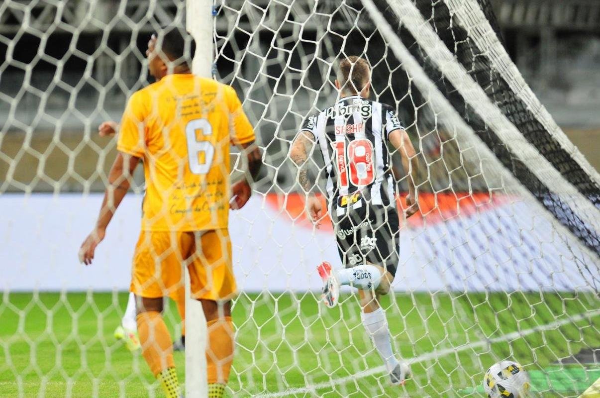 Fotos do jogo entre Atltico e Brasiliense, no Mineiro, pela Copa do Brasil