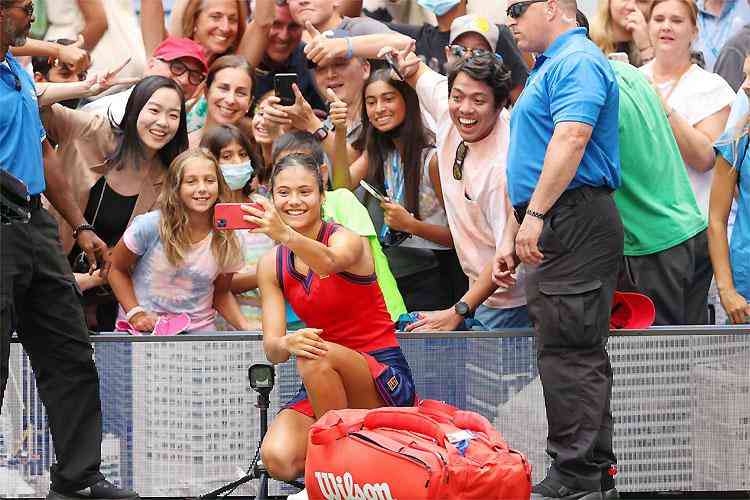 Raducanu é campeã do US Open com campanha impecável aos 18 anos