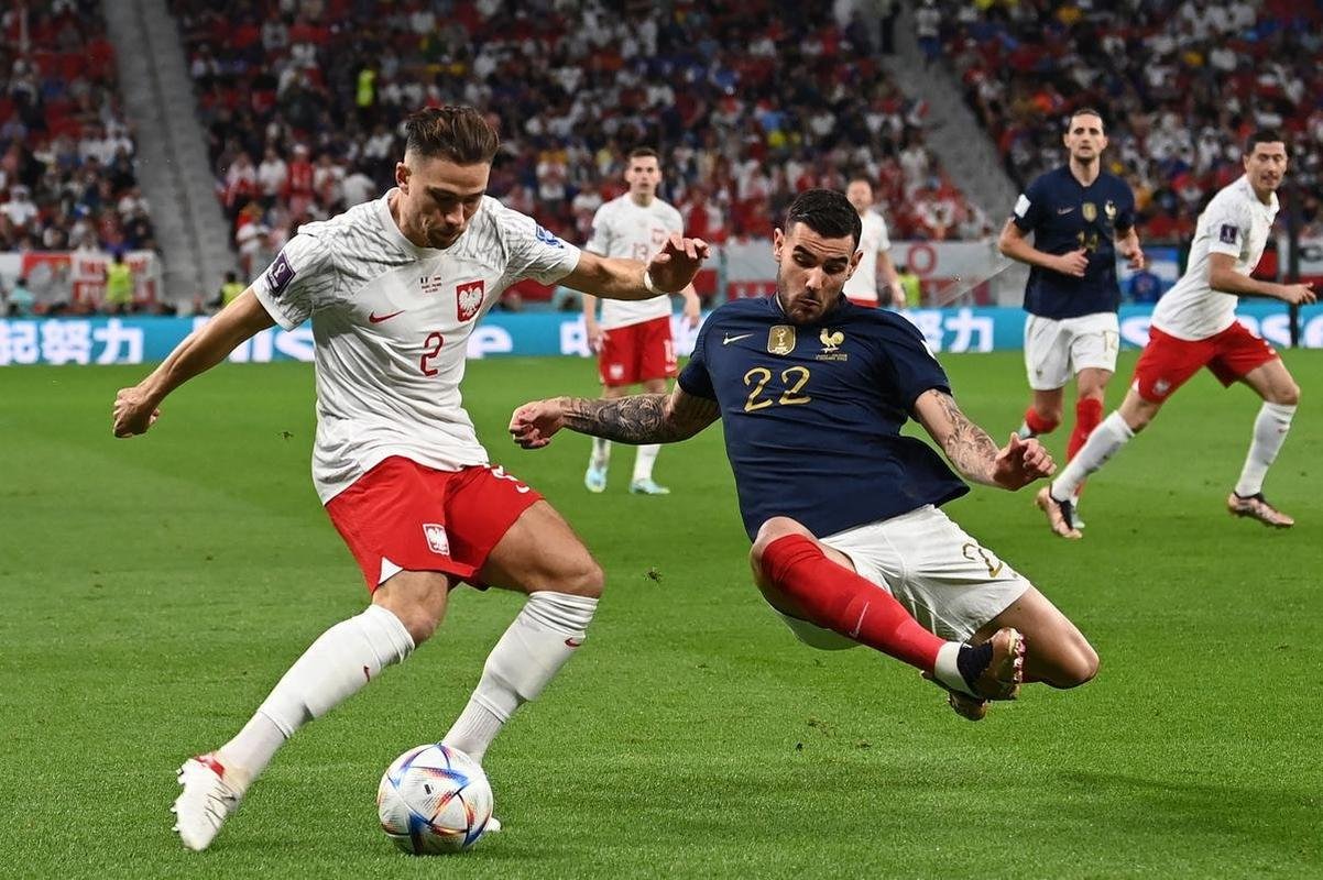 Lances da partida entre Frana e Polnia, pelas oitavas de final da Copa do Mundo.