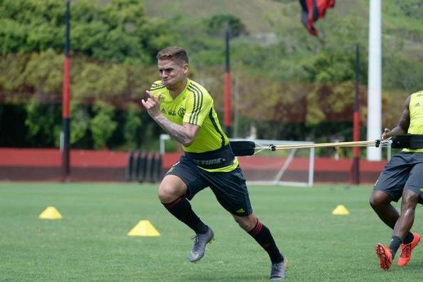 Cuéllar (Flamengo): volante, 26 anos, quatro jogos