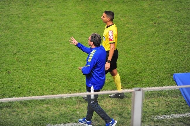 Fotos do duelo entre Cruzeiro e Vitria, no Independncia, em Belo Horizonte, pela 17 rodada da Srie B do Campeonato Brasileiro