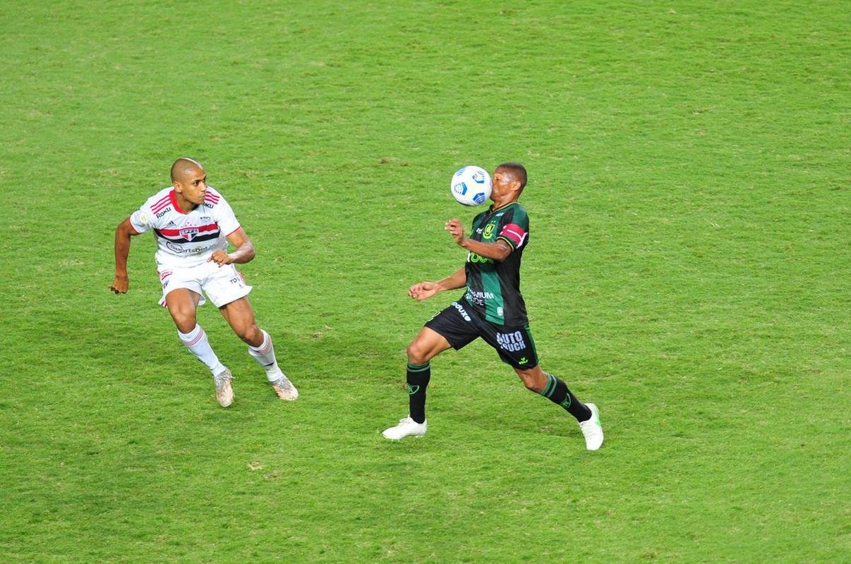 Fotos do jogo entre Amrica e So Paulo, no Independncia, em BH, pela ltima rodada do Campeonato Brasileiro de 2021