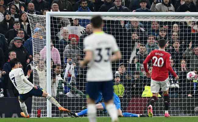 Son marcou o gol de empate do Tottenham diante do Manchester United