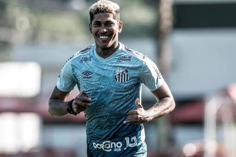 Raniel: probabilidade de um mecanismo é média, de dois é baixa. O valor de mercado do atacante do Santos é de 1,1 milhão de euros.