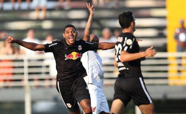 Bragantino goleou o Athletico-PR por 4 a 2 no Nabiz�o