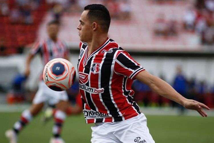 Victor Rangel (atacante) - Com mais de 20 jogos no ano, Rangel foi uma das contrataes mais cercadas de expectativa no ano coral. Vivendo altos e baixos, ele  reserva imediato de Pipico