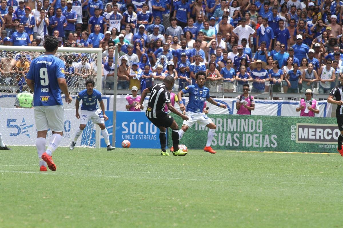 Fred abriu o placar para o Cruzeiro aos 15 minutos do segundo tempo em cobrana de pnalti