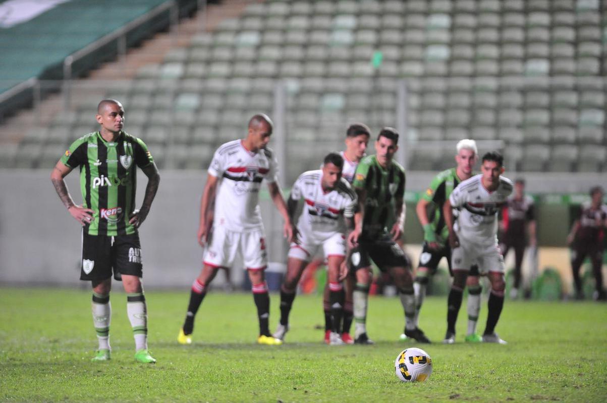 Fotos da partida entre Amrica e So Paulo, nesta quinta-feira (18), no Independncia, em Belo Horizonte, pelas quartas de final da Copa do Brasil.