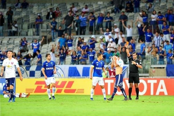 Arrascaeta sofreu pnalti de Vilches; Sass cobrou com categoria e ampliou para 3 a 0