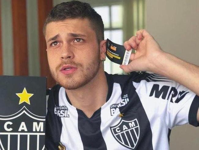 O influenciador e humorista Gustavo Tubaro tem mais de 7 milhes de seguidores no Instagram e tambm  atleticano. Ele declarou, certa feita, que o Galo lhe ajudou a enfrentar um quadro de depresso. Tubaro foi convidado pelo Atltico para o anncio da contratao do volante Tch Tch, em 2021.