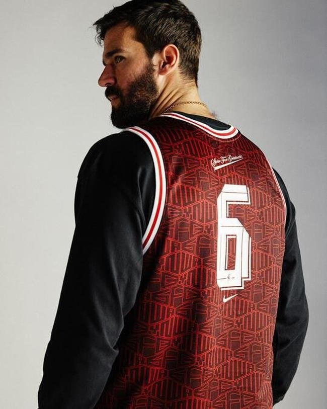 O goleiro Alisson foi o modelo da pea na campanha de lanamento