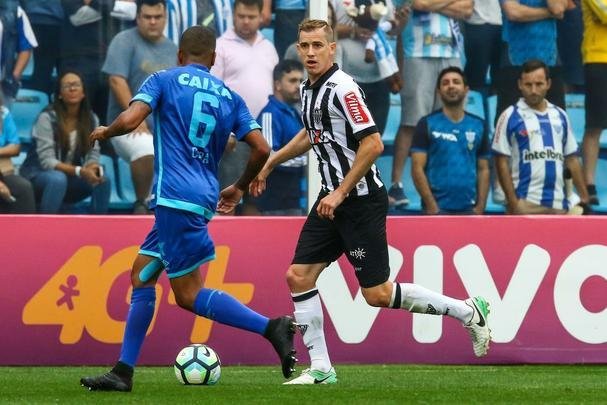 Imagens do empate entre Avaí e Atlético, na Ressacada