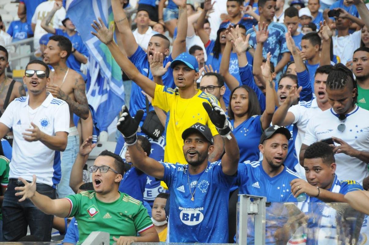 Fotos da torcida do Cruzeiro, no Mineiro, na partida contra a Ponte Preta pela 13 rodada da Srie B do Campeonato Brasileiro. Mineiro recebeu grande pblico mais uma vez