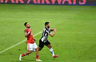 Fotos do golao de Hulk sobre o River Plate no Mineiro