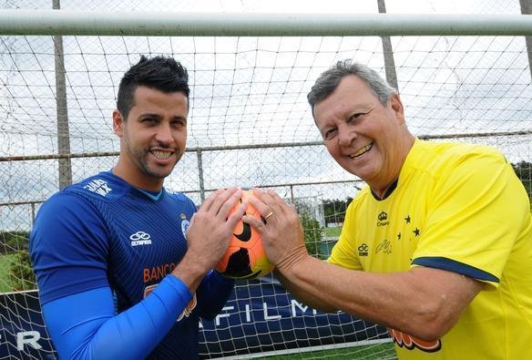 Com 499 jogos, Fbio est perto de alcanar marca de Raul, que disputou 549 partidas