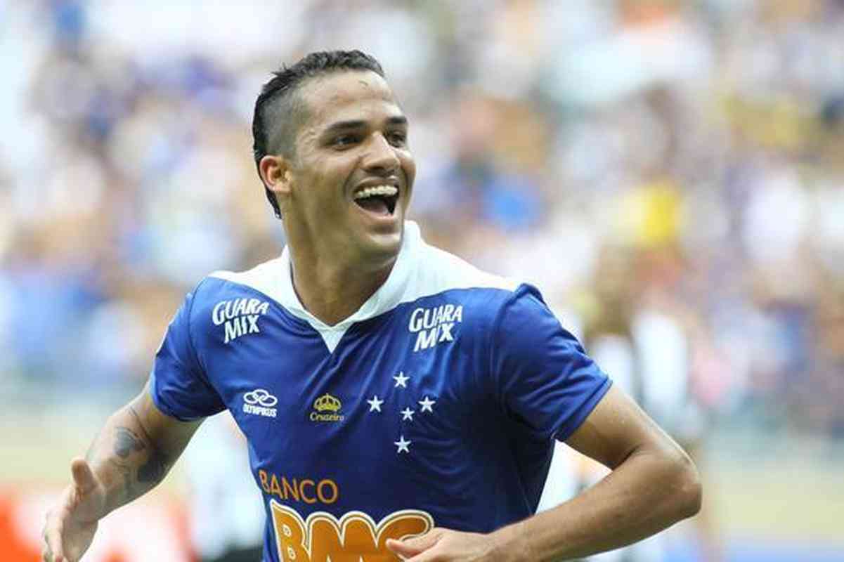 Fotos exclusivas do clssico entre Cruzeiro e Atltico na reabertura do novo Mineiro