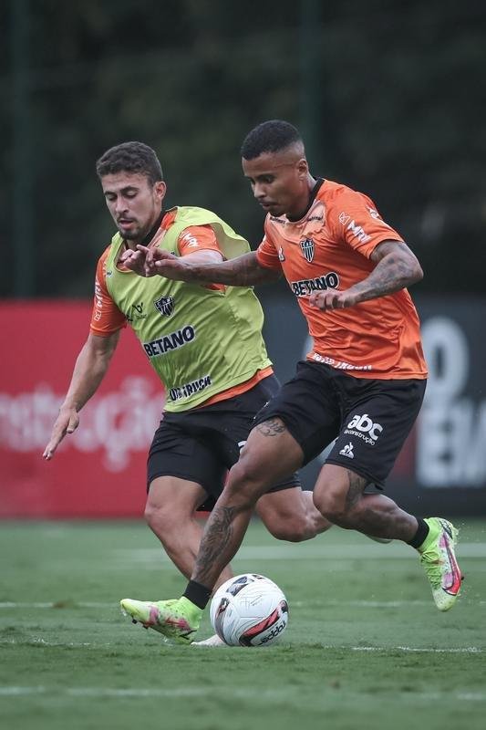 O Atltico realizou, nesta quinta-feira (10), a primeira atividade visando o clssico com o Amrica, vlido pela 5 rodada do Campeonato Mineiro. Com titulares em campo, o time de 'El Turco' Mohamed trabalhou para o confronto que ser disputado s 16h30 do sbado (12), no Estdio Independncia, em Belo Horizonte.