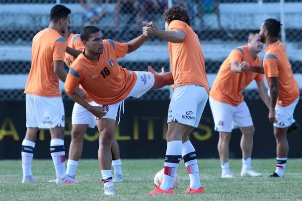 Equipes se enfrentaram em jogo que fora adiado da quarta rodada, no estádio Lacerdão, e ficaram no 0 a 0