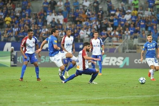 Cruzeiro venceu com facilidade o time paranaense na noite deste sbado